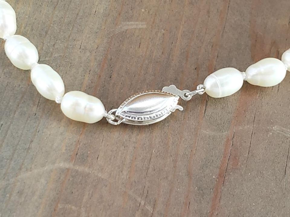 Smooth sterling silver pearl clasp