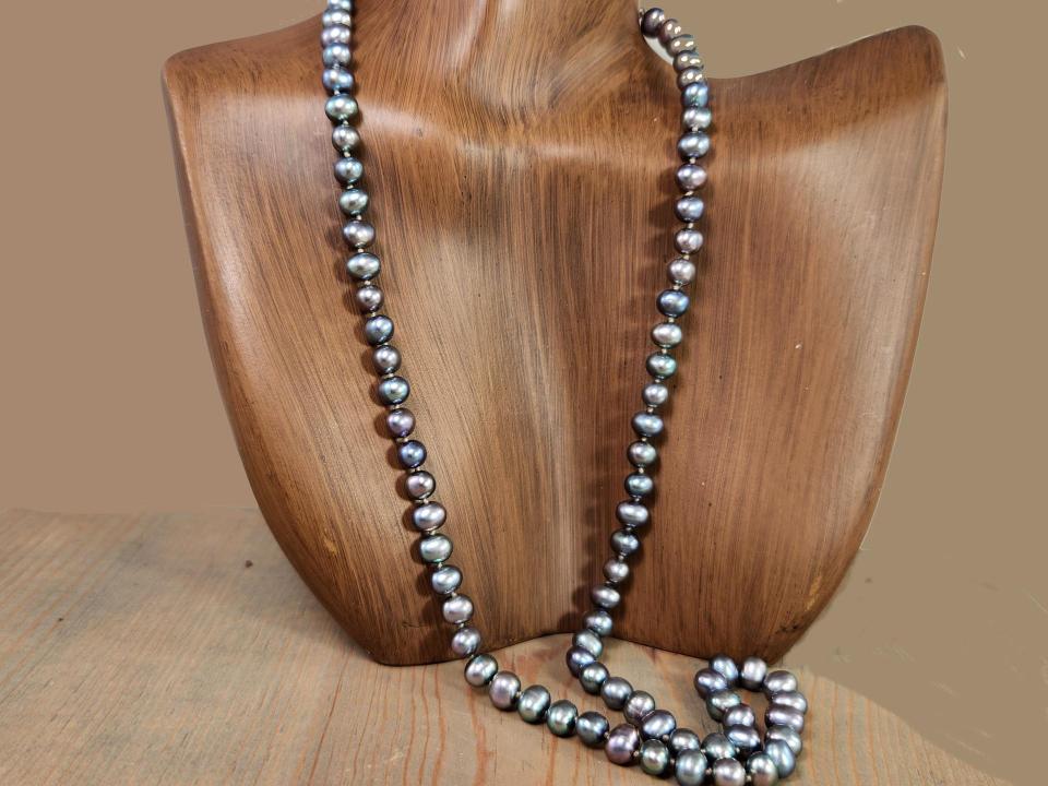 Off-round Peacock Pearl Necklace